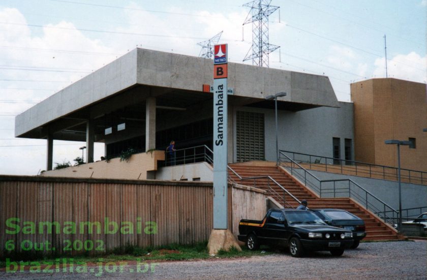 2002-10-06-a-p21-Estacao-Samambaia-Metro-Brasilia-escada%2B-DFMOBILIDADE.jpg