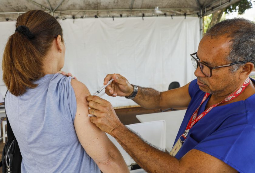 A vacinação protege não apenas o indivíduo imunizado, mas também toda a comunidade ao redor, reduzindo os riscos de se desenvolver quadros graves das doenças | Fotos: Lucio Bernardo Jr./ Agência Brasília
