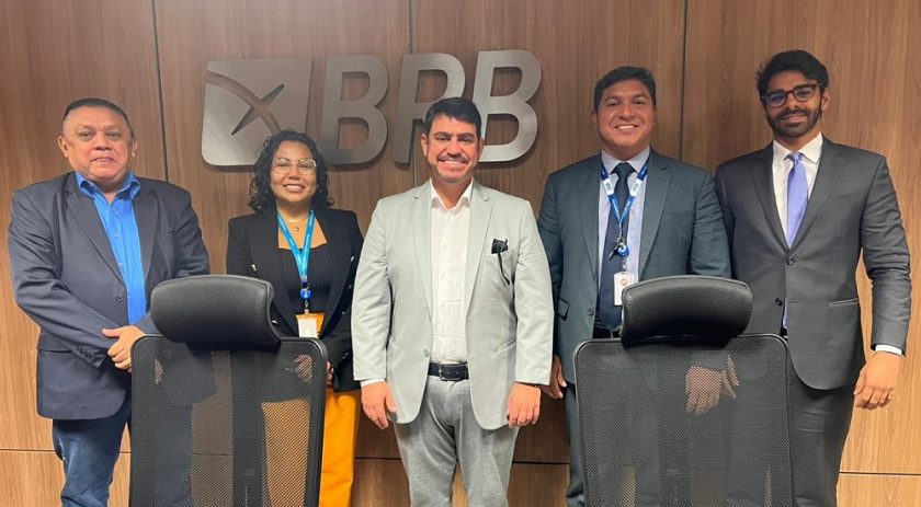 O presidente da Câmara Municipal de João Pessoa, Dinho Dowsley, se reuniu com diretores do BRB, em Brasília - Reprodução
