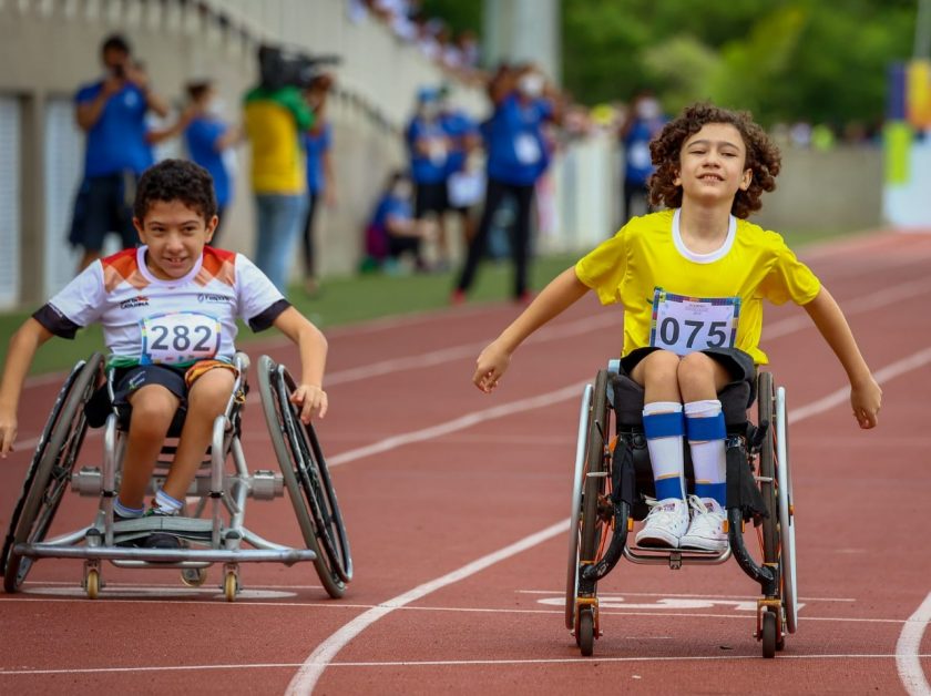 Foto: Marcelo Zambrana/CPB Legenda: Goiano Francisco Graboski conquistou a medalha de prata nos 60 metros e o ouro no lançamento de pelota