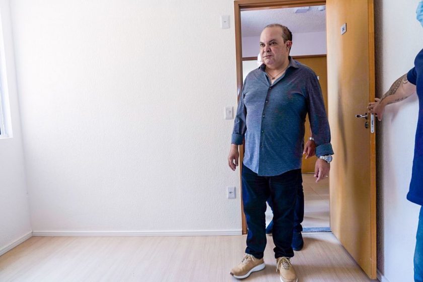 Governador Ibaneis Rocha inspeciona apartamentos - Foto: Renato Alves